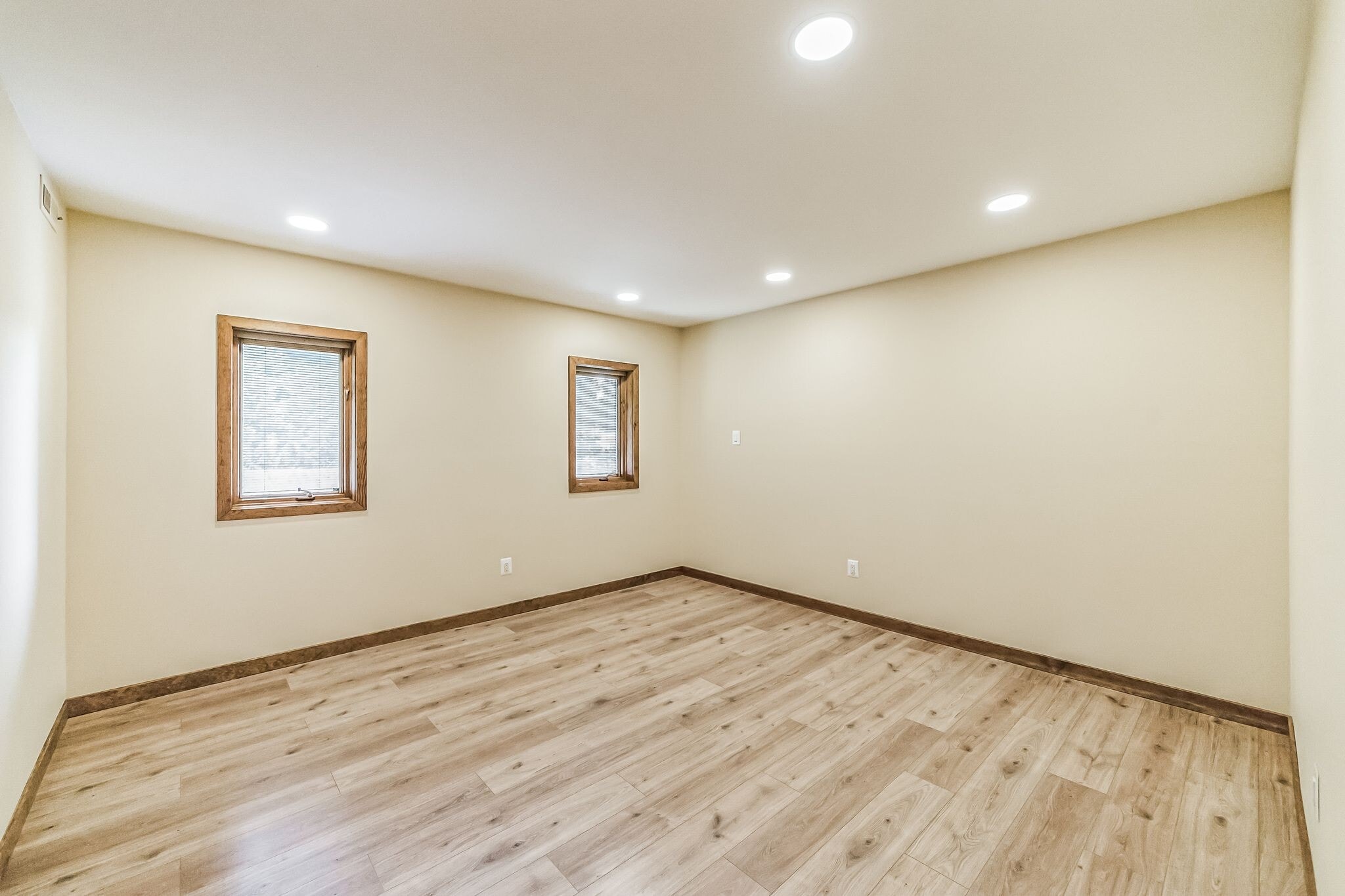 Building Photo - 468 Long Ln