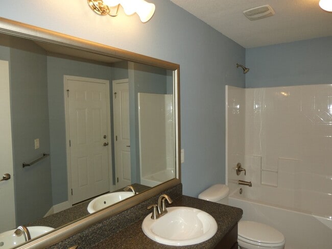 Building Photo - 4bed/3 bath/2 car garage/ 2400 sq ft in Wh...