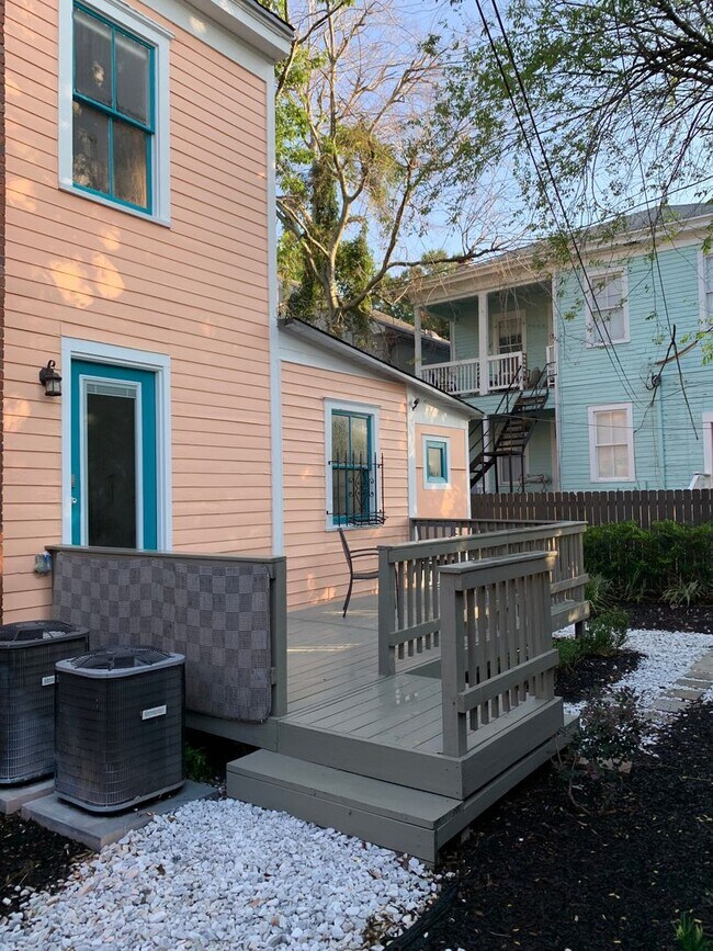Building Photo - Stunning 3 bedroom/2bath Victorian home