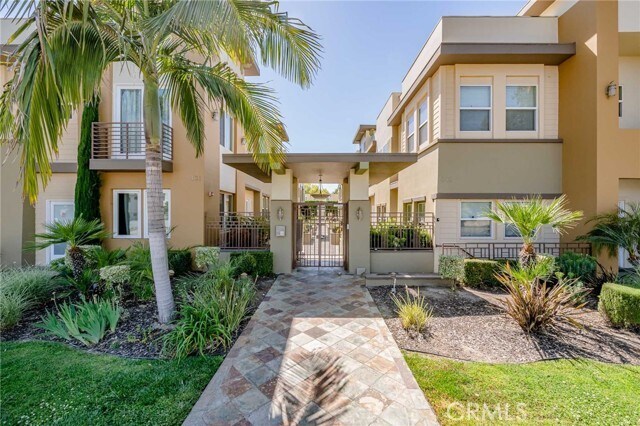 Building Photo - 441 N Los Robles Ave
