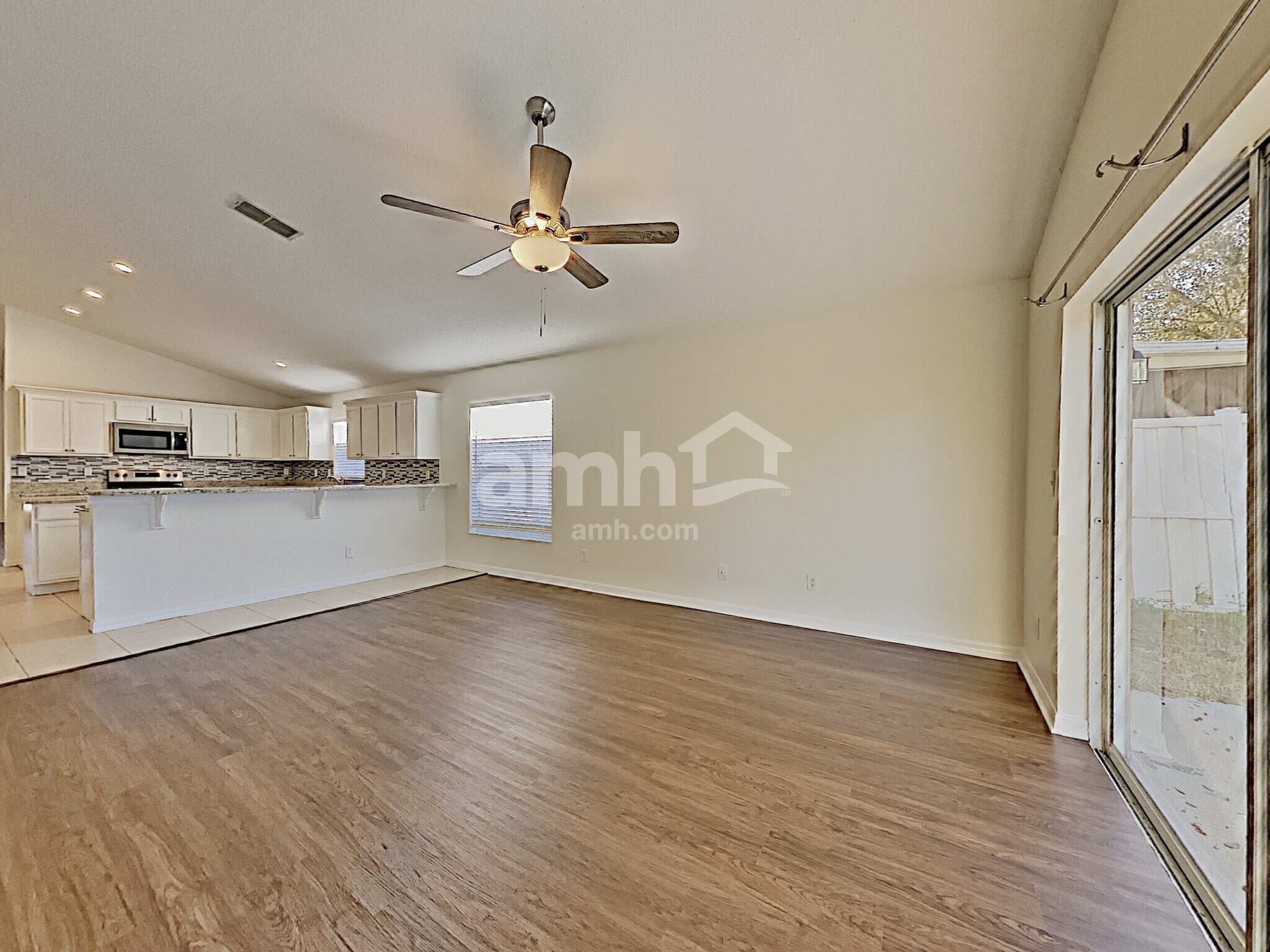 Building Photo - 1066 Bluegrass Dr