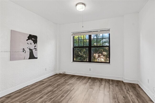 Building Photo - 934 Michigan Ave