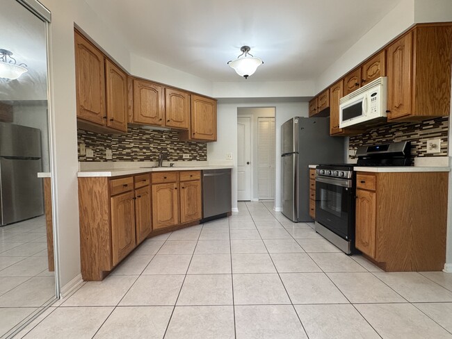 Building Photo - 2515 Live Oak Ln