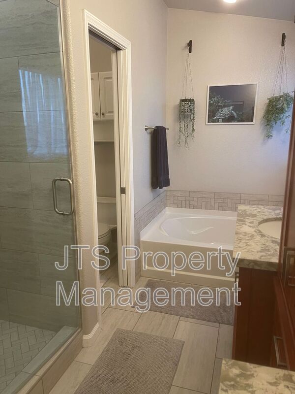 Building Photo - 3232 Balada Way