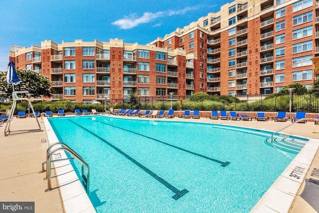 Building Photo - 3650 S Glebe Rd