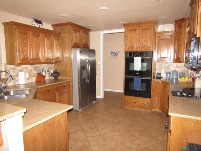Building Photo - 1405 Lincoln Dr
