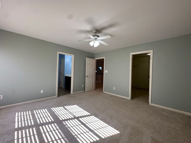 Building Photo - Townhome in a great location!