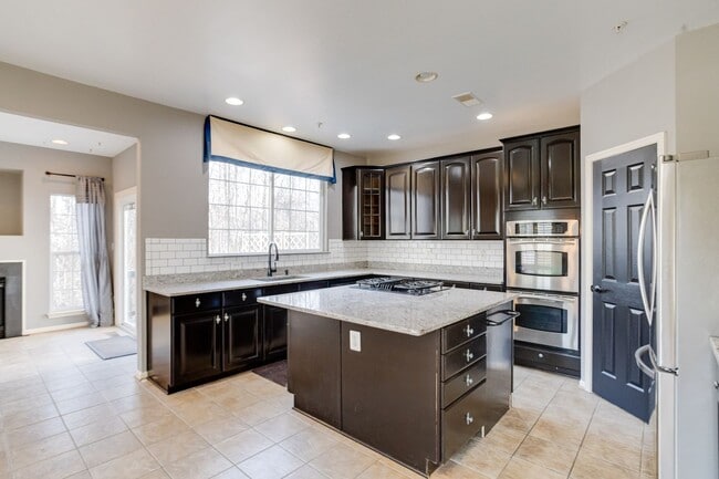 Building Photo - 1730 Bluffs Island Ct