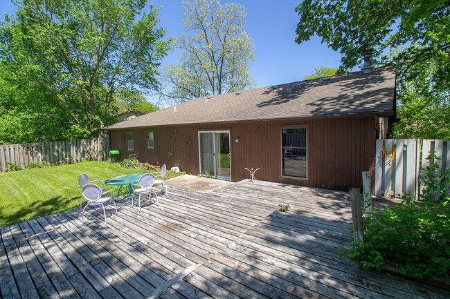 Building Photo - 2011 Bridgewater Dr