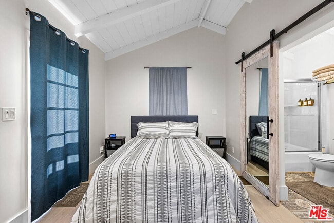 Building Photo - 9520 Gloaming Dr