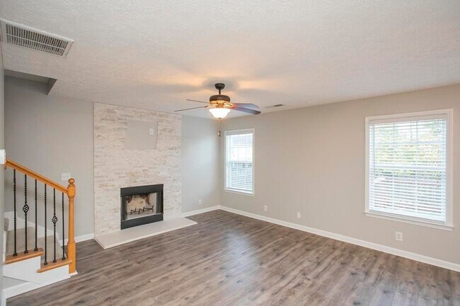 Building Photo - 1254 Lasalle Dr