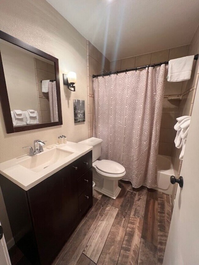Building Photo - Newly Remodeled 2-Bedroom, 2-Bathroom Downstairs Unit in the Heart of Town!