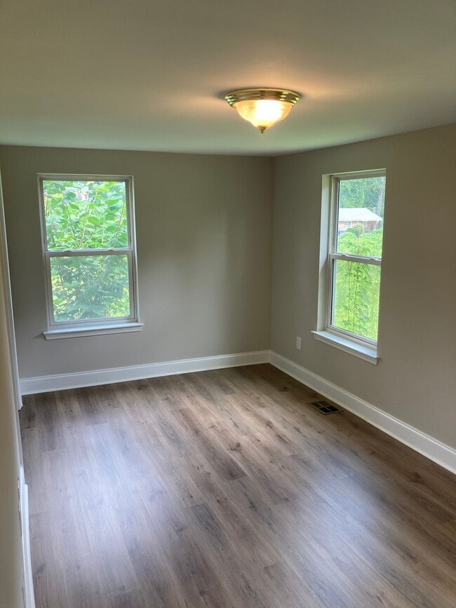 Building Photo - 2/1 House in Carrollton- $1,195