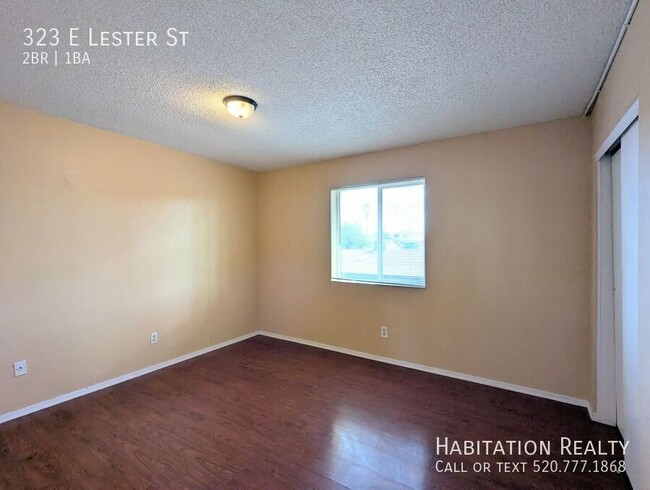 Building Photo - 2Bed/1Bath University Area, Triplex at Sug...