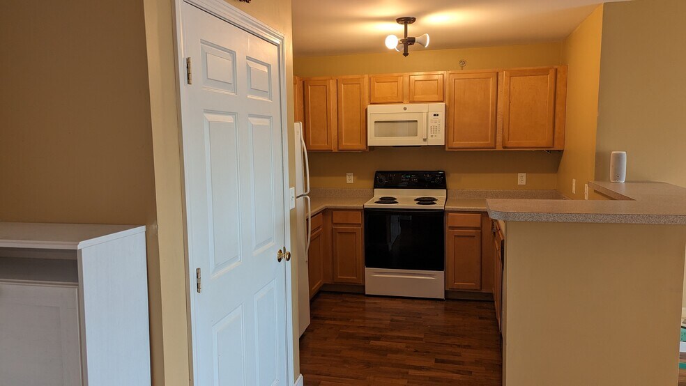 Kitchen - 211 Central St