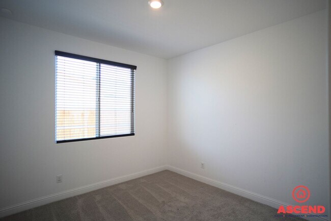 Building Photo - Newly Built Home with Solar in Gossamer Grove!