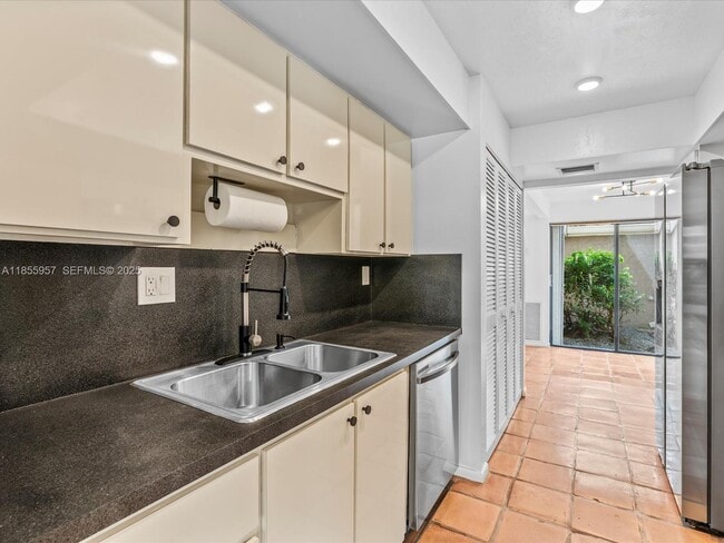 Building Photo - 203 Bonnie Brae Way