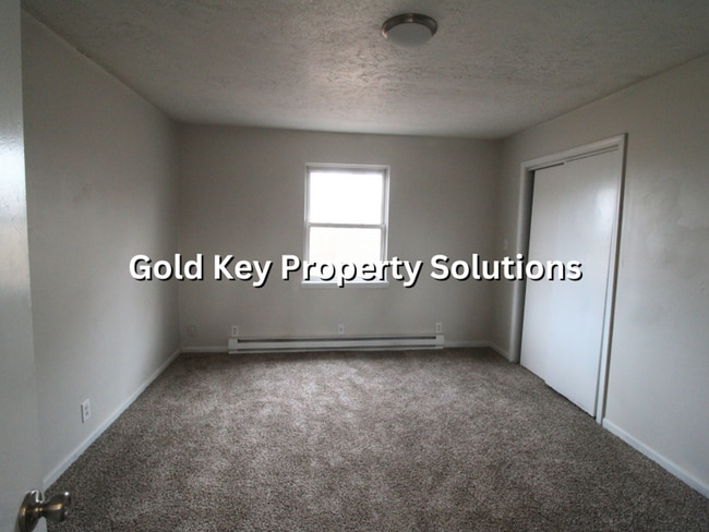 Building Photo - Huge 5 BR 2 Full Bath House with Central Air (Section 8 Approved)