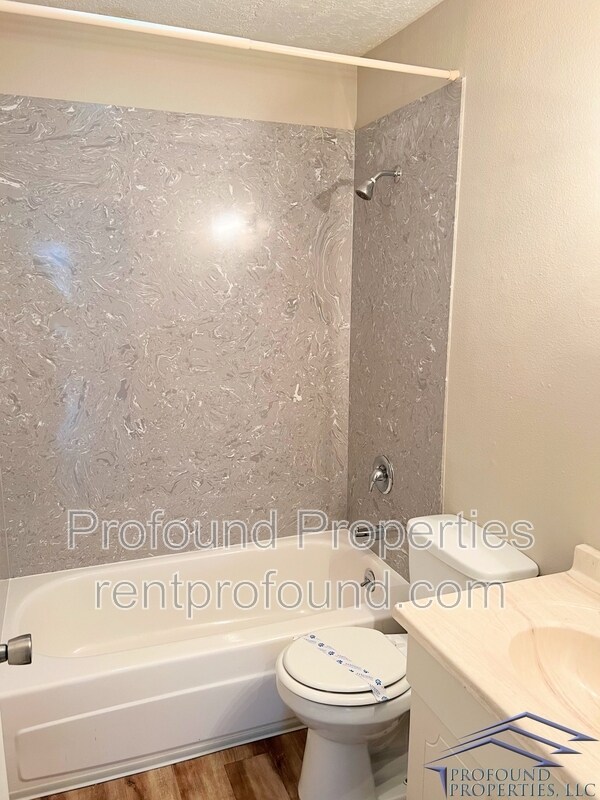 Building Photo - 706 NE 99th Ave