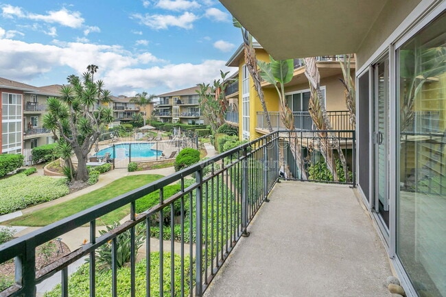 Building Photo - 5357 La Jolla Blvd