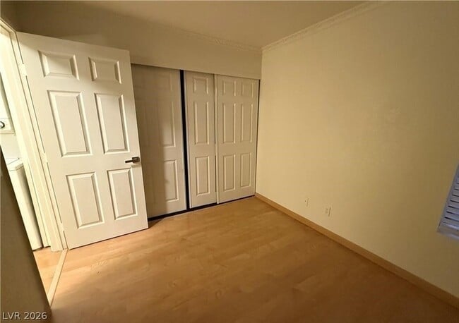 Building Photo - 460 Elm Dr