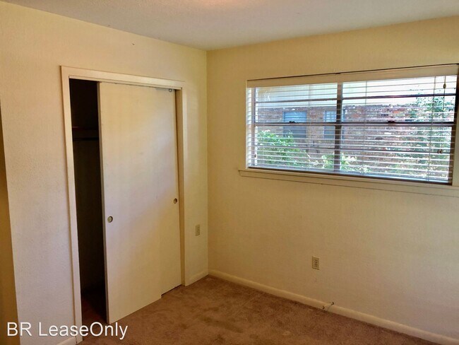 Building Photo - 3 br, 1.5 bath House - 8321 N. Essen Heights