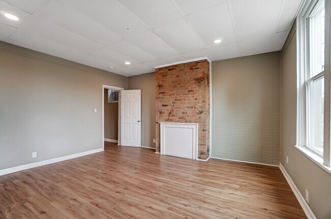 Building Photo - 904 Walnut St