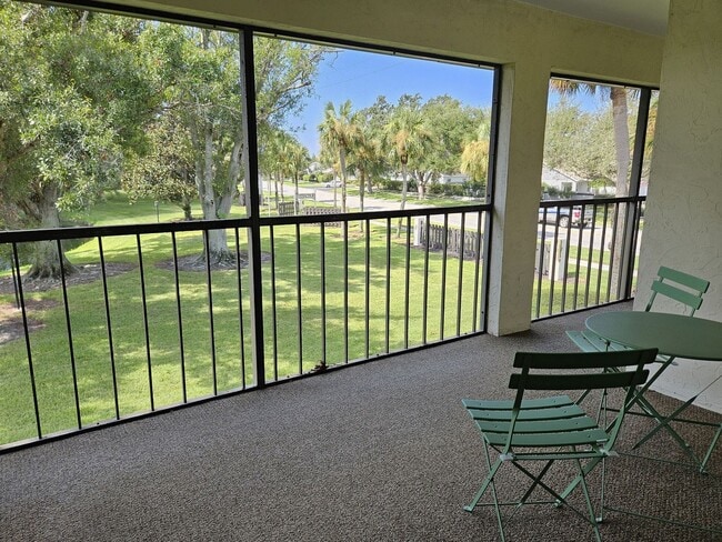 Building Photo - Seasonal Short-Term 2 Bedroom 2 Bathroom 2nd Floor Condo in Estancias of Capri Isles!