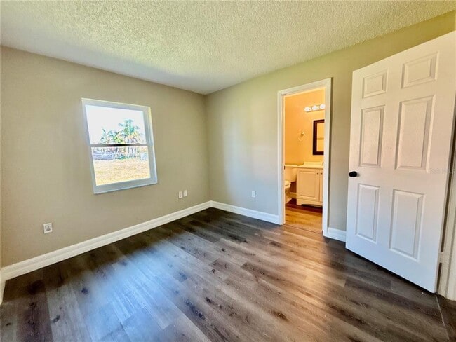 Building Photo - 504 Blackbird Ln