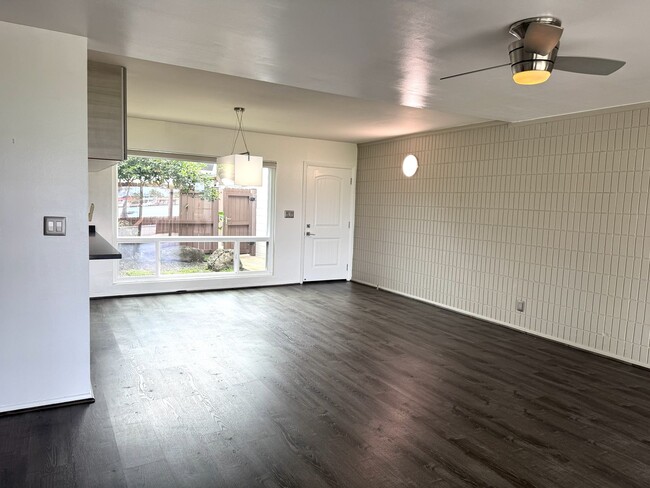 Building Photo - Koko Isle Circle - Renovated 3 bedroom, 2.5 bath townhome with carport