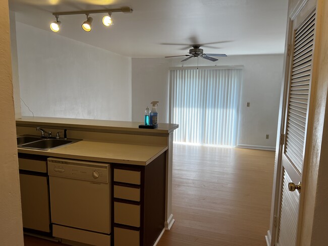 Kitchen/Living room - 1440 Seneca Dr