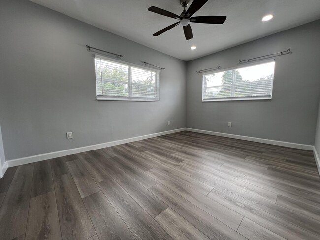 Building Photo - 5349 Van Buren Rd