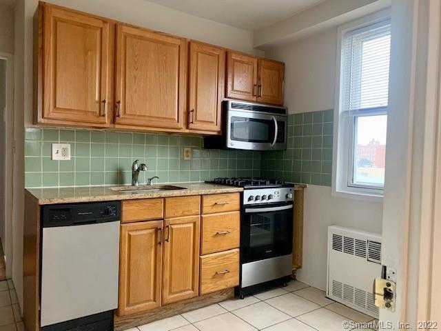 Building Photo - 444 Bedford St