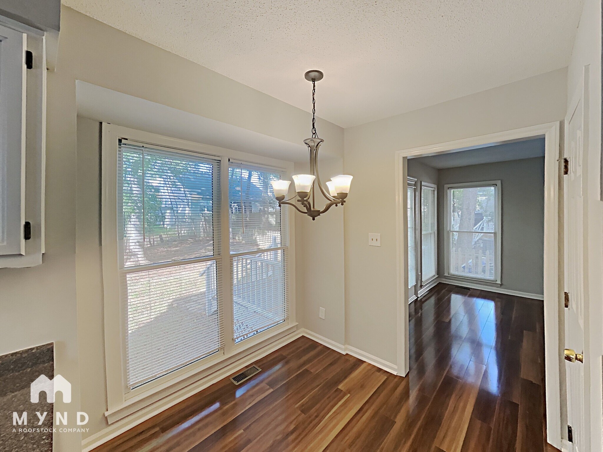 Building Photo - 4513 Aviemore Crescent