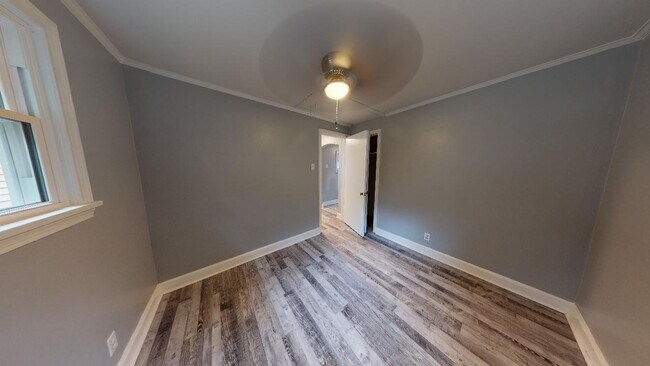 Building Photo - 1619 Bluegrass Ave