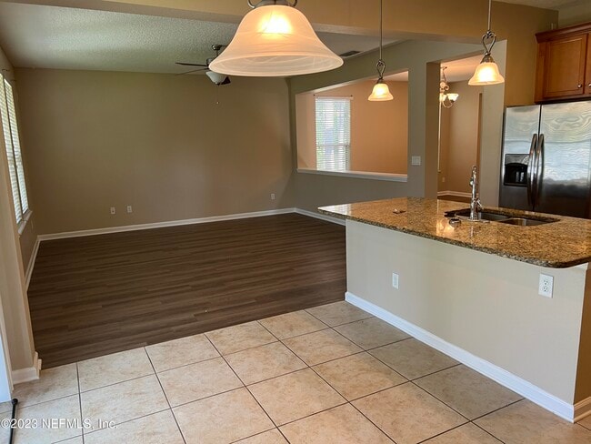Building Photo - 753 Briar View Dr