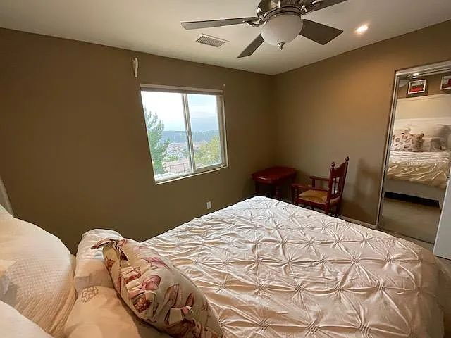 Building Photo - Immaculate 5-Bedroom Executive Home in Desirable Plum Canyon