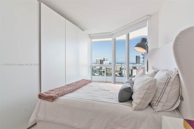 Building Photo - 21205 Yacht Club Dr