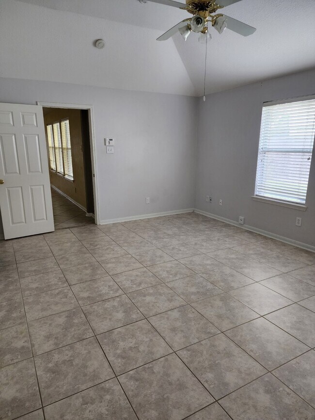 Building Photo - 2314 Hannover Way
