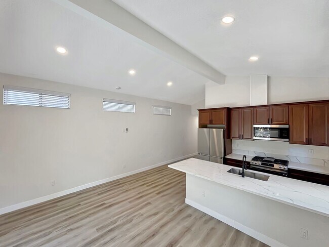Building Photo - Charming 2BD/2BA Home in North Park W/ W/D...