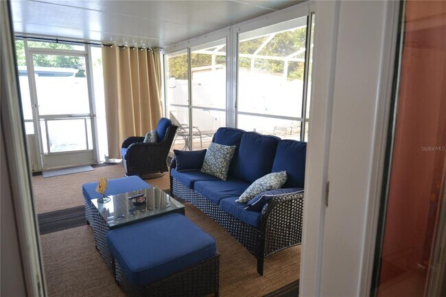 Building Photo - 1712 Suffolk Dr