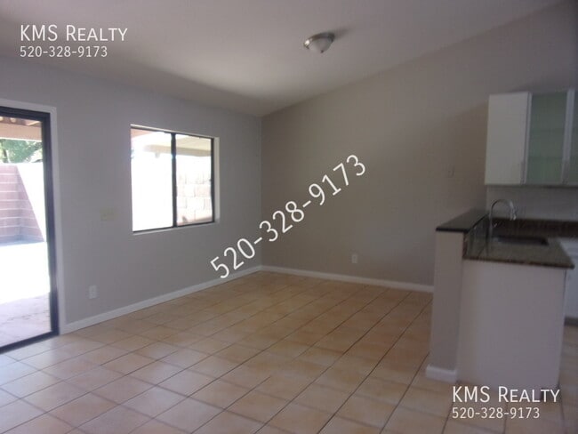 Building Photo - 3 Bedroom 2 Bath- 10048 E Desert Aire Driv...