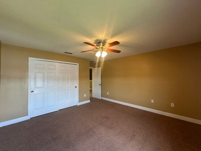 Building Photo - 2412 Country Pond Ct