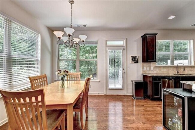 Building Photo - 5880 Vinyard Ln