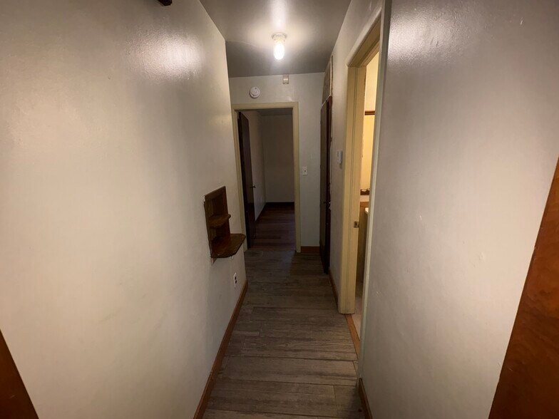 Building Photo - 2520 SW 45th St