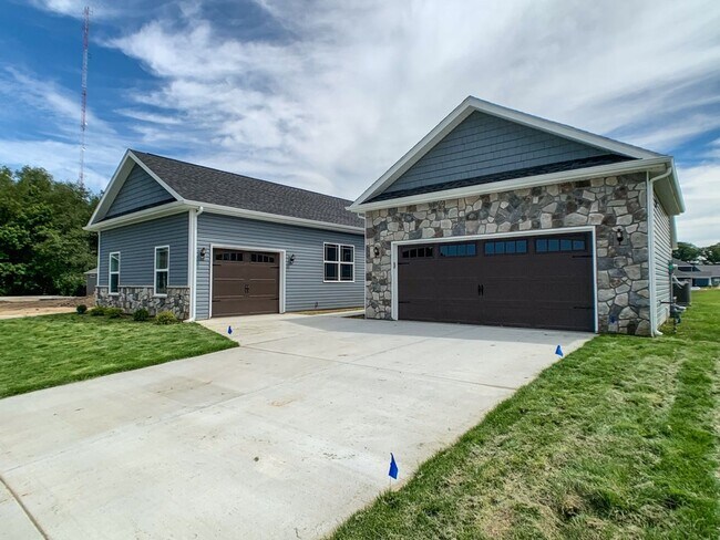 Building Photo - Gorgeous 4 Bd 4 Ba