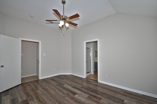 Building Photo - 15223 Stoneyview Dr