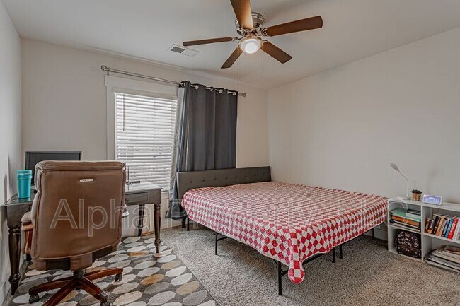 Building Photo - 126 Pewter Cir