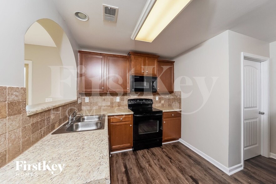 Building Photo - 145 Briar Ridge Ln
