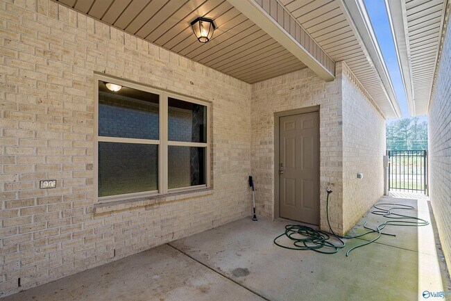 Building Photo - 431 Ronnie Drive SE